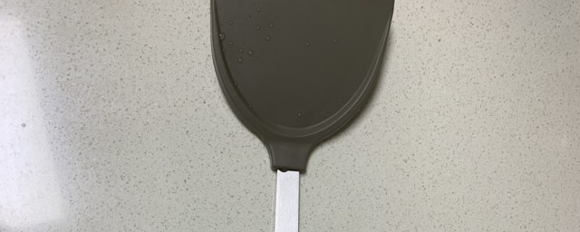 硅胶锅铲可不可以下油锅(硅胶锅铲能留在油炸锅中吗)