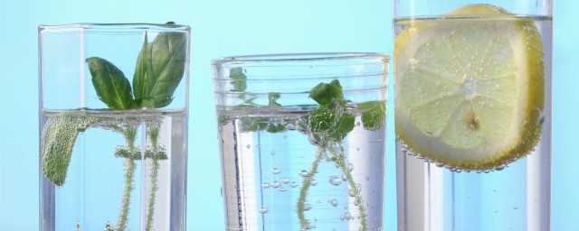 矿泉水过期了能喝吗(没开的矿泉水过期了能喝吗)