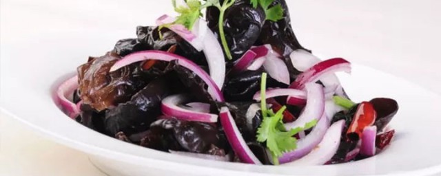 凉拌木耳洋葱正宗做法(木耳洋葱凉拌家常做法)