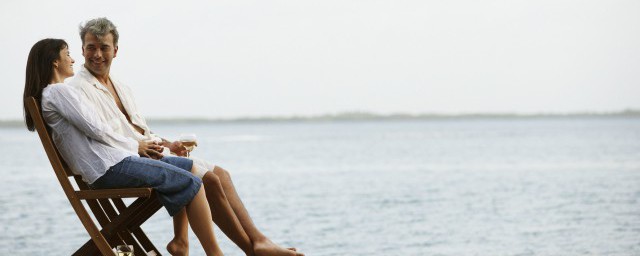 男欢女爱成语的意思(比喻男欢女爱的成语)