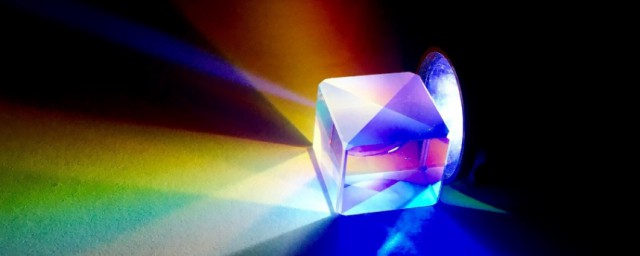 棱镜的释义(棱镜解释词语)