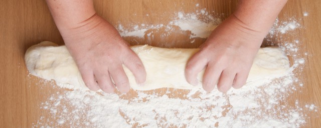 怎么做手工拉面(手工拉面的做法手工拉面怎么做)