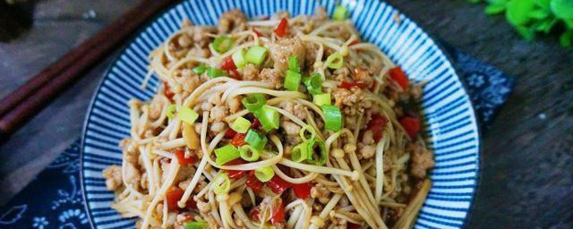 怎么做凉拌金针菇(怎么做凉拌金针菇才好吃)