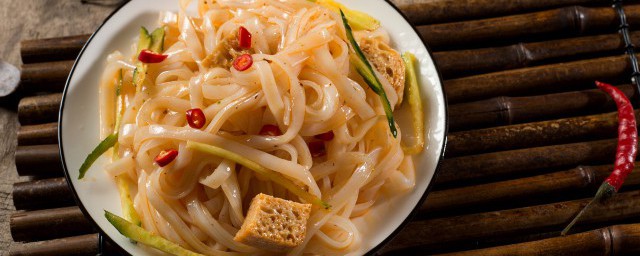 手工凉皮怎么做(手工凉皮怎么做?)