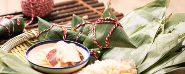 煮粽子叶子不变黄的处理技巧(粽叶怎么煮不黄)