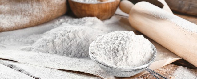 淀粉用面粉代替可以吗(淀粉可以用面粉代替么)