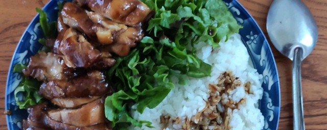 怎样做照烧鸡肉炒饭(鸡肉炒饭怎么做好吃又简单)