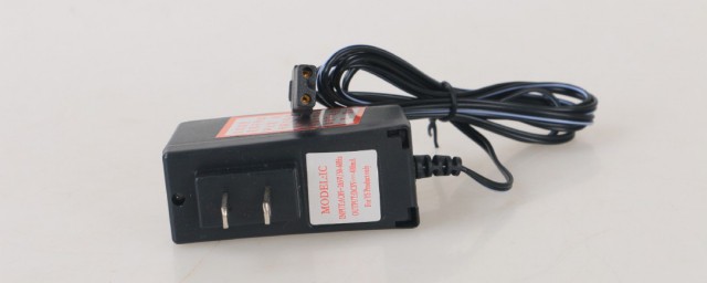 电子秤充电方法(电子秤电池充电方法)