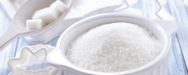 白糖炒糖色怎么做(怎么用白糖炒糖色)