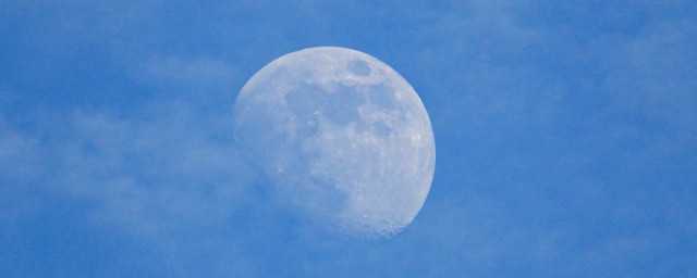 白天出现的月亮是什么现象(月亮在白天出现)