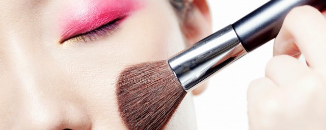 眼影盘能不能带上飞机(眼影盘可以直接带上飞机吗)