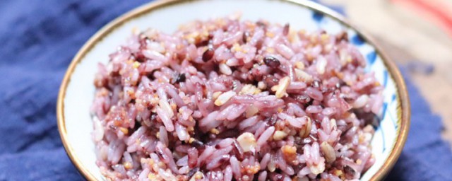 黑米能不能蒸米饭(黑米可以蒸成米饭吗)