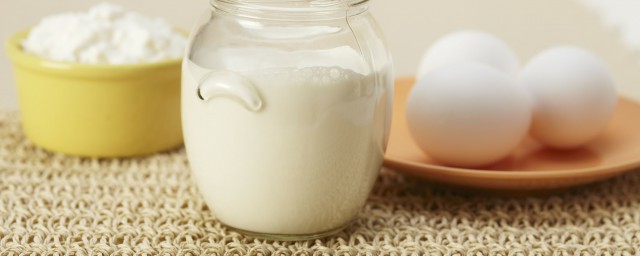 牛奶能不能直接放微波炉加热(牛奶能不能放在微波炉加热)