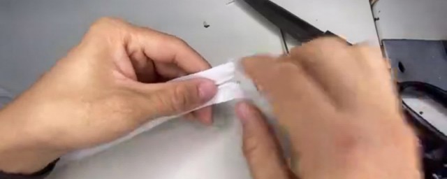 怎样装掉的拉链头(拉链头掉了怎么装回去小技巧)