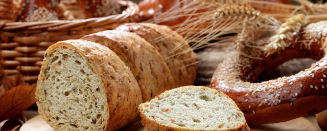 切面包的诀窍(面包切片技巧)