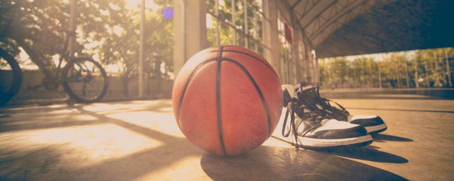 NBA一个赛季的比赛分为哪些阶段(nba分为几个赛季)