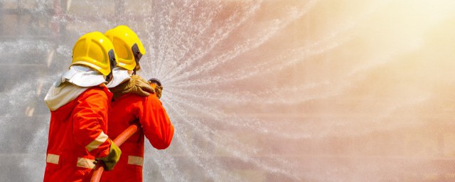 消防栓怎么使用(消防栓怎么使用视频)