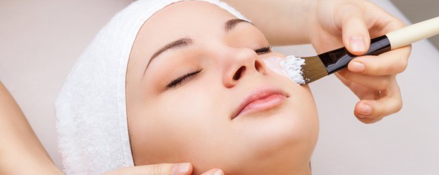 盘点红酒面膜的功效(葡萄酒面膜的功效与作用)