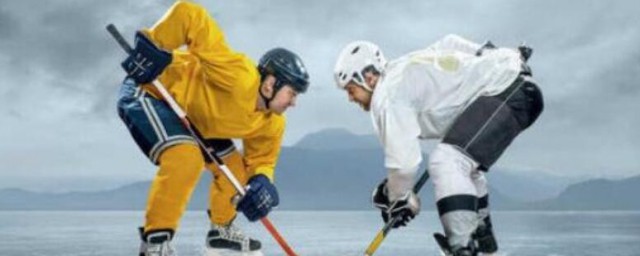 冰球比赛中每队上场多少人(冰球比赛中每场每队上场多少人)