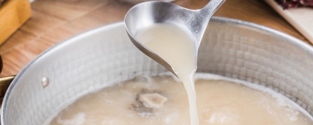 怎么做鲤鱼汤(怎么做鲤鱼汤好喝又营养)