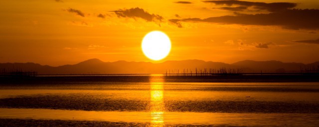 都付笑谈中什么意思 古今多少事 都付笑谈中的出处