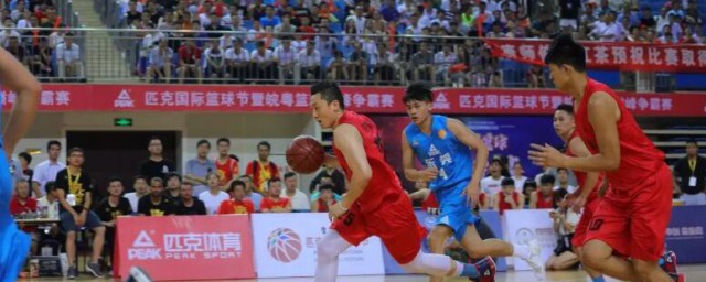 一场篮球比赛可以叫几次暂停(篮球比赛可以有几次暂停)