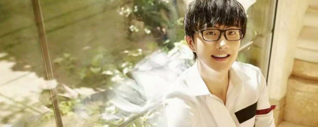 许嵩最具意境的歌词有哪些(许嵩歌曲深意)