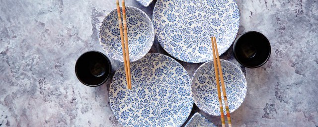 两个碗吸在一起怎么分离(两个碗吸在一起怎么分离 有技巧吗?)