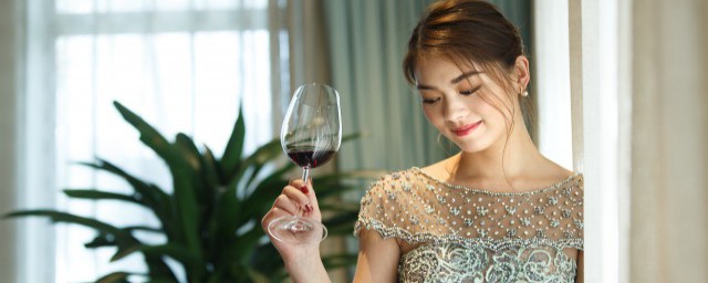 开过的红酒能存放的时间(开过的红酒可以保存几天)