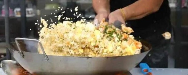 颠勺和颠锅有何不一样(颠锅跟颠勺)