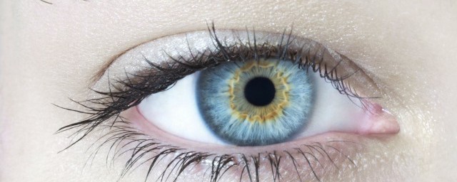 美瞳怎样清洗储存(摘下来的美瞳怎么保养存放)