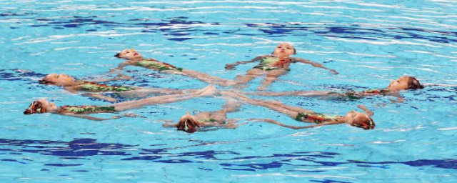 花样游泳项目规则(花样游泳的规则及要领)