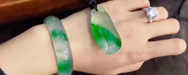 佩戴翡翠的功效与作用是什么(佩戴翡翠的好处和功效)