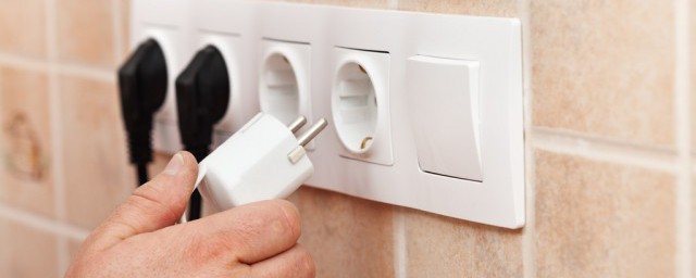 插头端子怎么拆拔(怎么把插座端子拔出来)