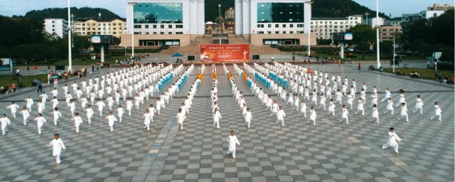 八段锦简介(八段锦简介与动作名称)