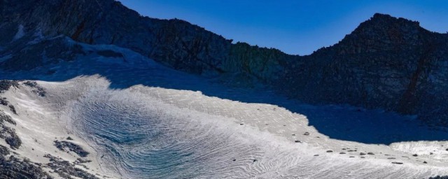 关于冰斗的介绍(冰斗的基本组成)