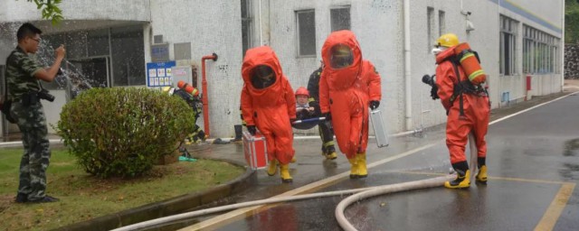 氯气泄漏应该如何逃生(氯气泄漏时该如何自救)