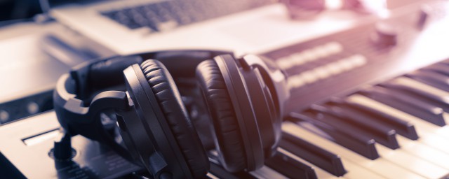 初智齿歌词是什么(初智齿歌词翻译)