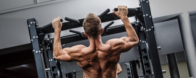 男士健身房器械锻炼方法是什么(男人健身组合器械锻炼方式)