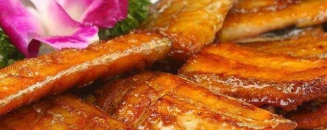 带鱼怎么煎不碎不粘锅(带鱼怎么煮不粘锅)