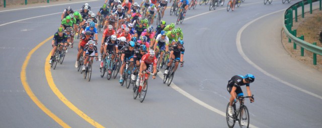 公路自行车比赛的个人赛是如何比赛呢(公路自行车比赛用什么车)