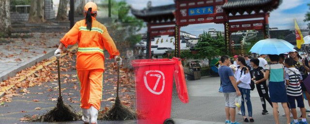 清洁工穿的衣服名字(清洁工人的名字)