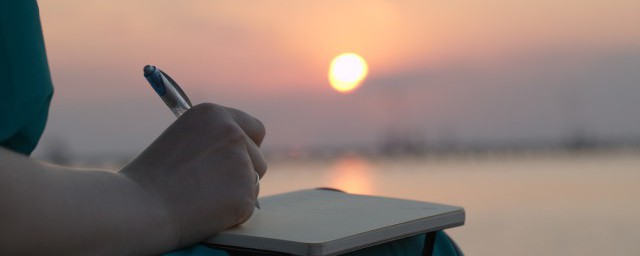 关于承载满满的回忆的短句(承载儿时满满回忆的句子)