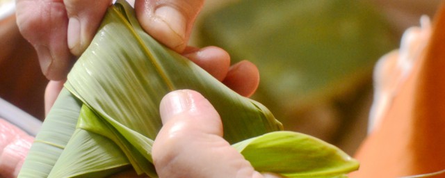 家常粽子如何包的(家里如何包粽子)