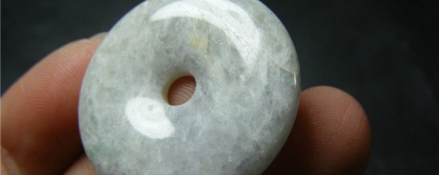大圆玉中间一小圆洞是什么(大圆玉中间有个孔叫什么)