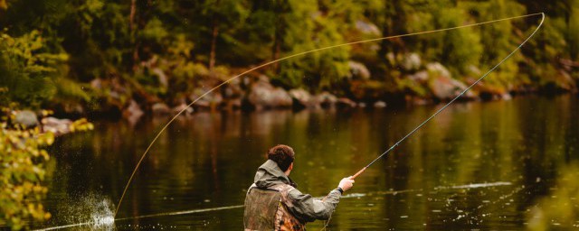 关于秋天手竿河里钓翘嘴技巧(秋天如何钓翘嘴)