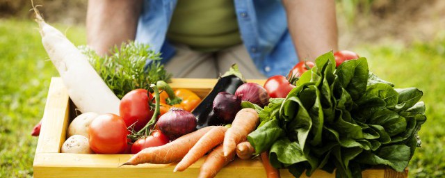 黄瓜炒胡萝卜(黄瓜炒胡萝卜炒鸡蛋家常做法)