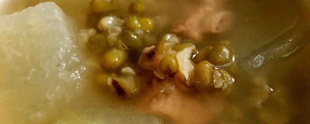 冬瓜排骨汤可不可以放绿豆(冬瓜绿豆排骨汤哪些人不适宜吃)