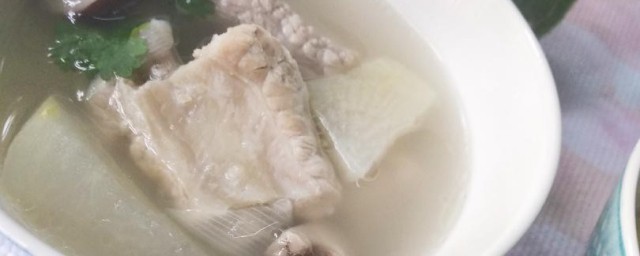 白萝卜冬瓜排骨汤功效是什么(白萝卜冬瓜汤功效和禁忌)