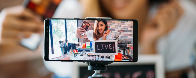 视频剪辑怎么剪(视频剪辑怎么剪掉中间一段)